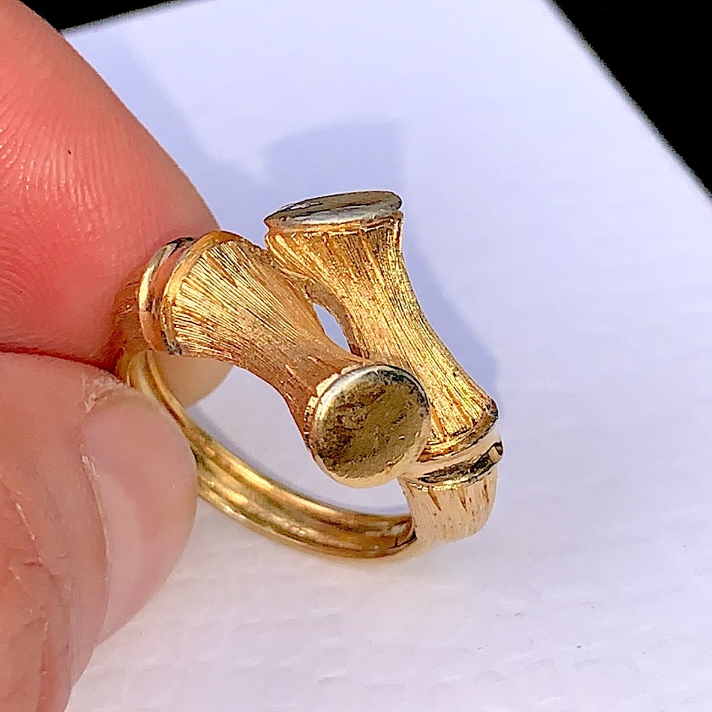 VTG 1970’s AVON Bamboo Twist Gold tone Ring